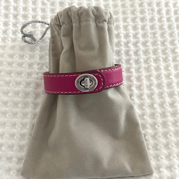 New Coach Leather Wrap Turnlock Bracelet Fuchsia/Magenta/Hot Pink - Picture 2 of 14